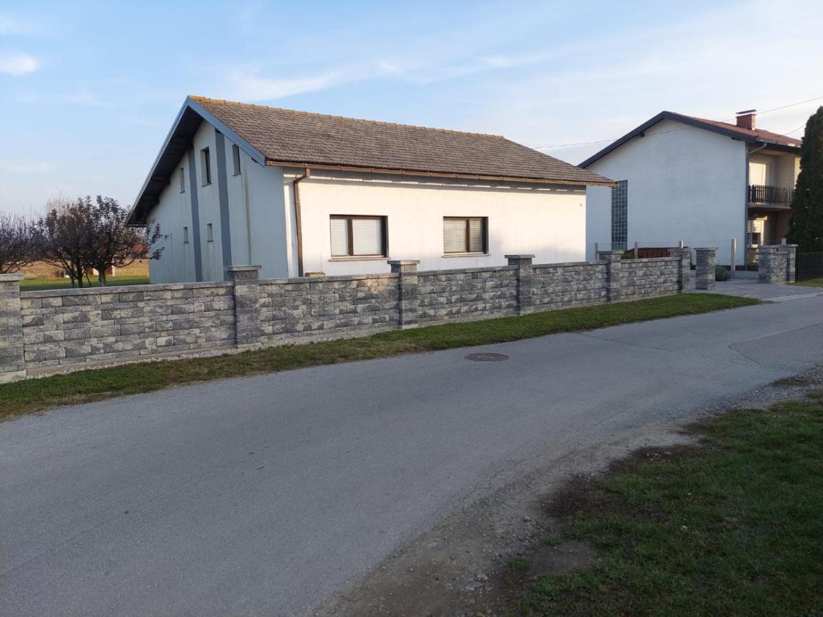 Suite Elena Nedelisce Exterior photo